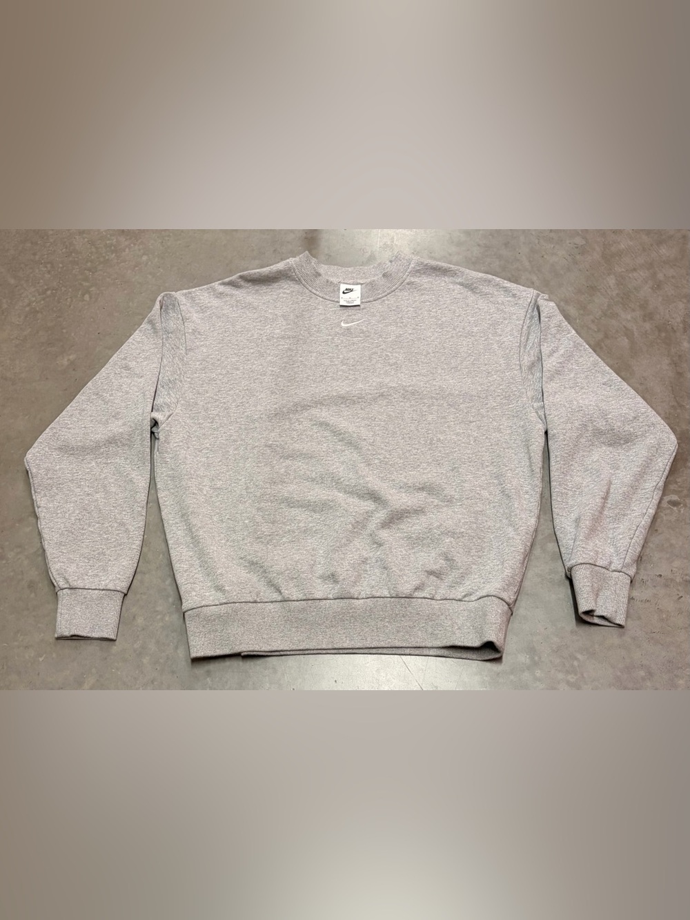 Men’s Medium Y2K Center Swoosh Nike Light Grey Crewneck Sweatshirt